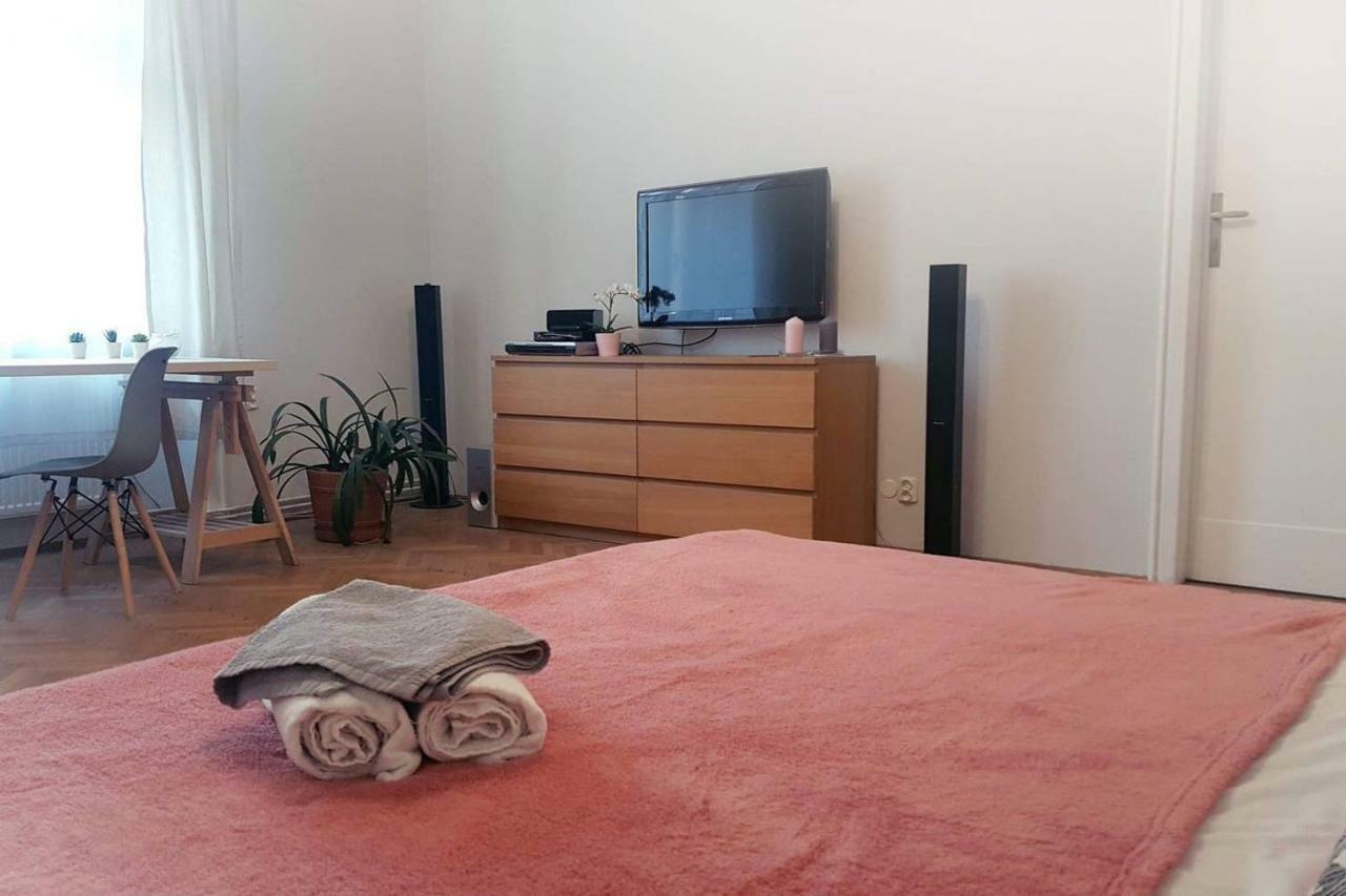Kings Neighbor. Apartment 600 Meters From Castle Красков Екстериор снимка